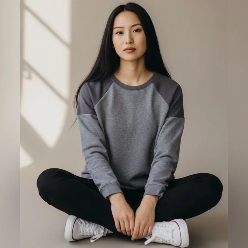 Lou & Grey - Two Tone Crewneck with Zipper Back sz Small